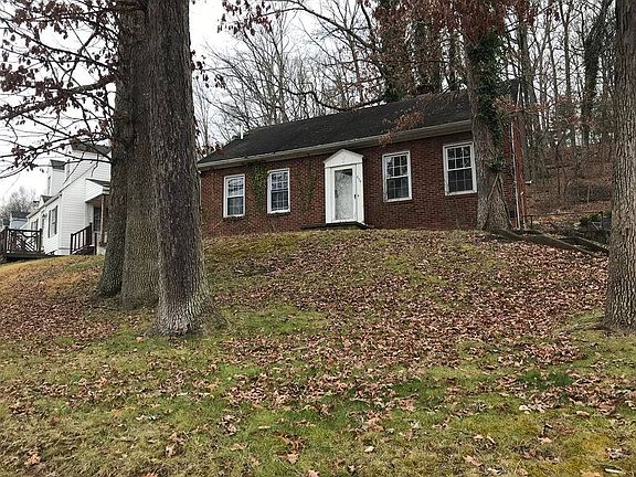 2nd image of 454 Forest Cir