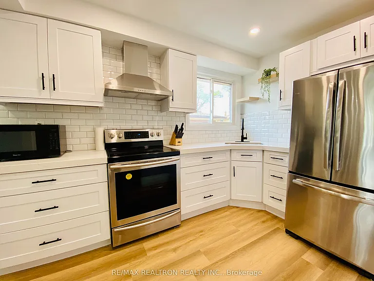 63 Mississauga Rd N #2 — Photo 3