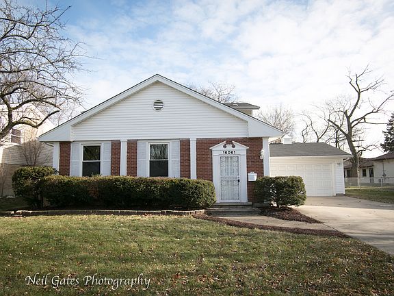 3rd image of 16061 Woodlawn East Ave
