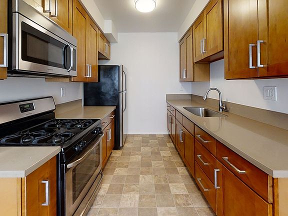 4th image of 1845 Garfield Pl #1845G-05
