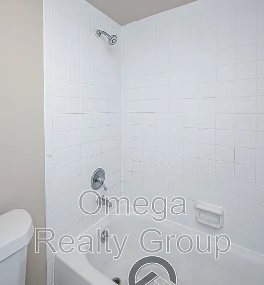Camelot Apartments — Photo 34