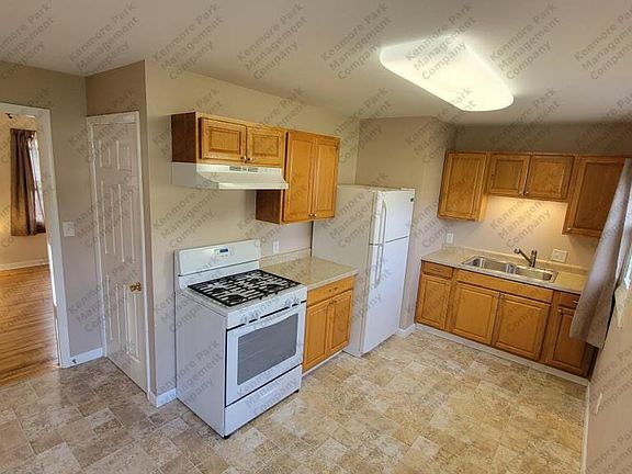3rd image of 3098 Oaklawn St