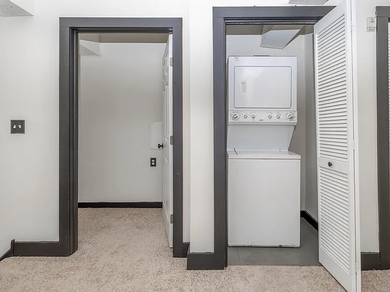 Washer/Dryer in Apartment Home