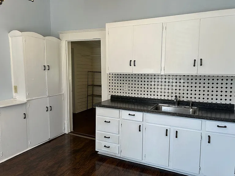 823 Parkwood Ave — Photo 5