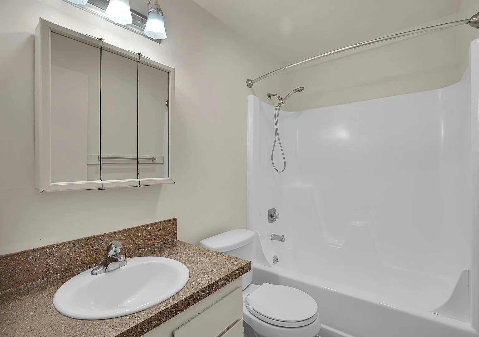 Jamestowne Plaza Apartments — Photo 3