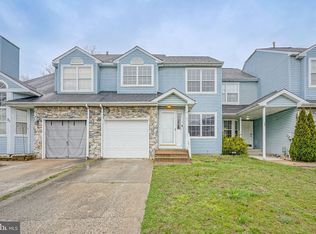 33 Pondview Ln, Sicklerville, NJ 08081