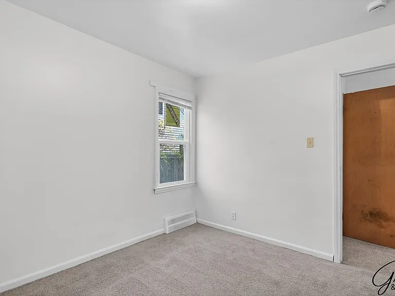 20259 Oakfield St — Photo 16