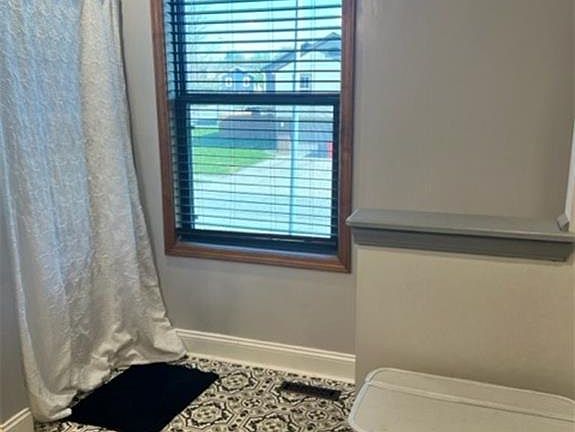 4th image of 18603 E 9th Ter N