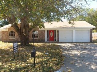 920 Kerry St, Benbrook, TX 76126