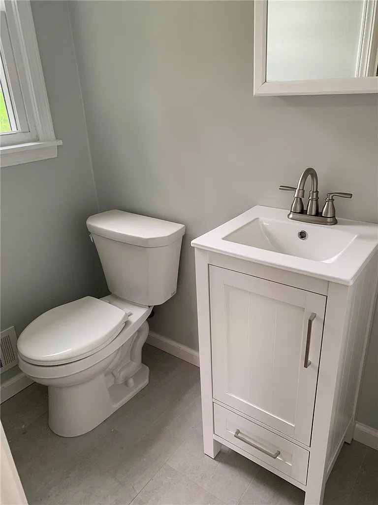 3 bed, 1.5 bath, 1000 sqft, $2,250 — Photo 4