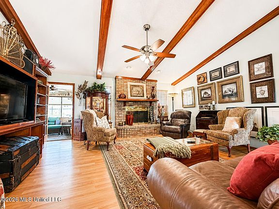 5th image of 20000 Merinda Ln