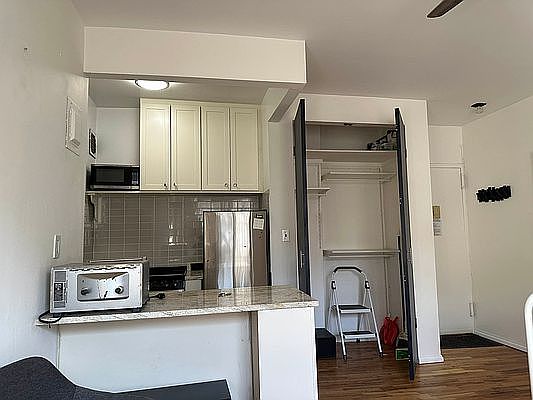 3rd image of 160 E 91st St APT 6O