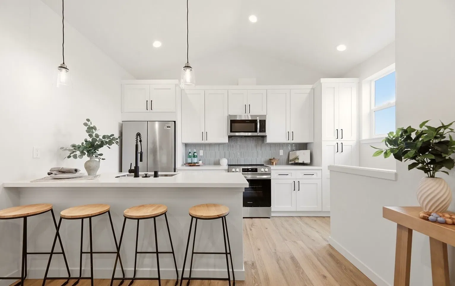 3 bed, 930 sqft, $3,350 — Photo 4
