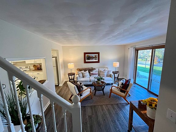4th image of 256 Ba Wood Ln