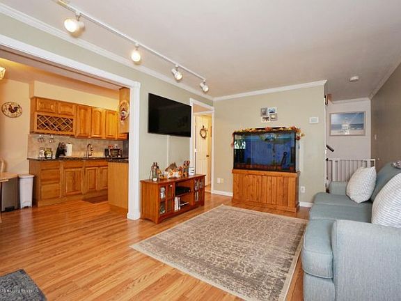 3rd image of 10-G Meadow Pl #10G