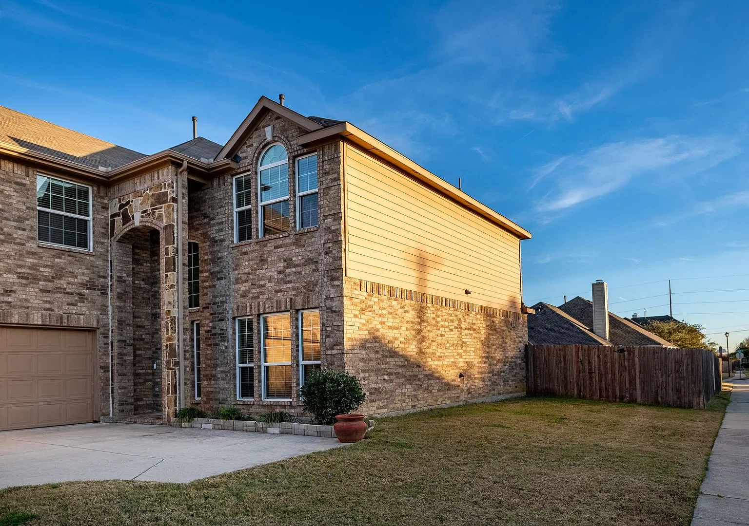 Stunning Corner-Lot Home for Lease | Minutes from DFW Airport — Photo 4
