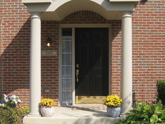 3rd image of 5595 Hampshire Ln