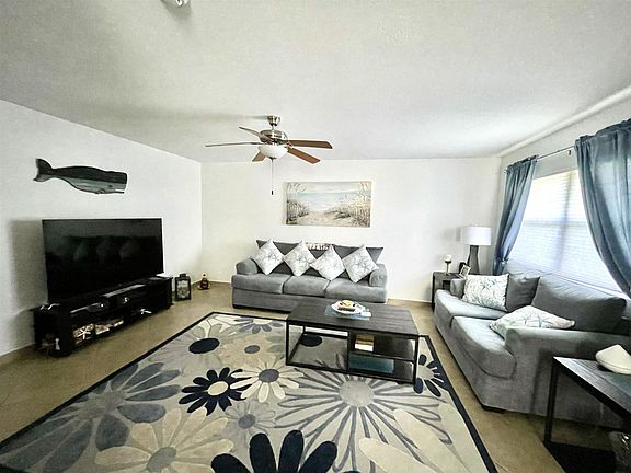 3rd image of 220 Monaco E Unit E