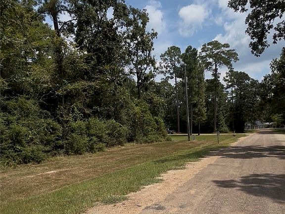 3rd image of Mistletoe Rd