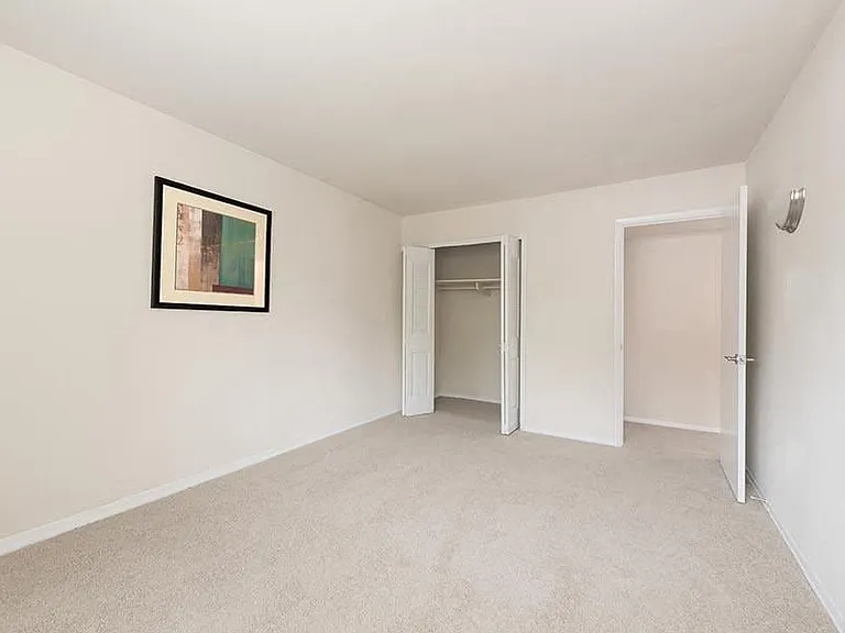 Rollingwood Apartments — Photo 14