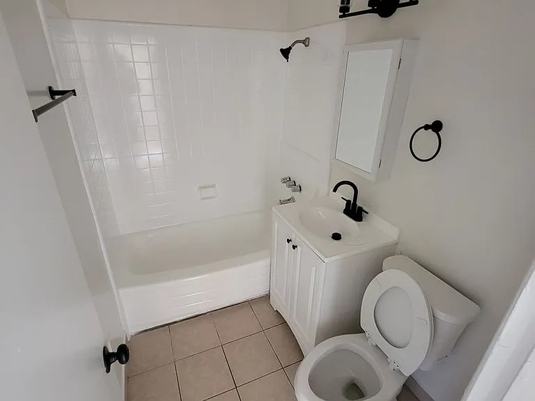 13407 Cordary Ave — Photo 8