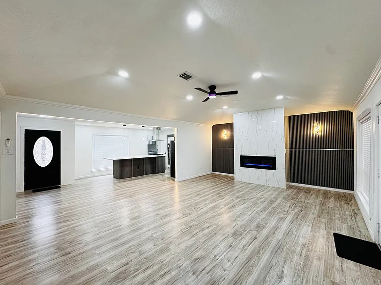 2326 Briarview Dr #1 — Photo 2