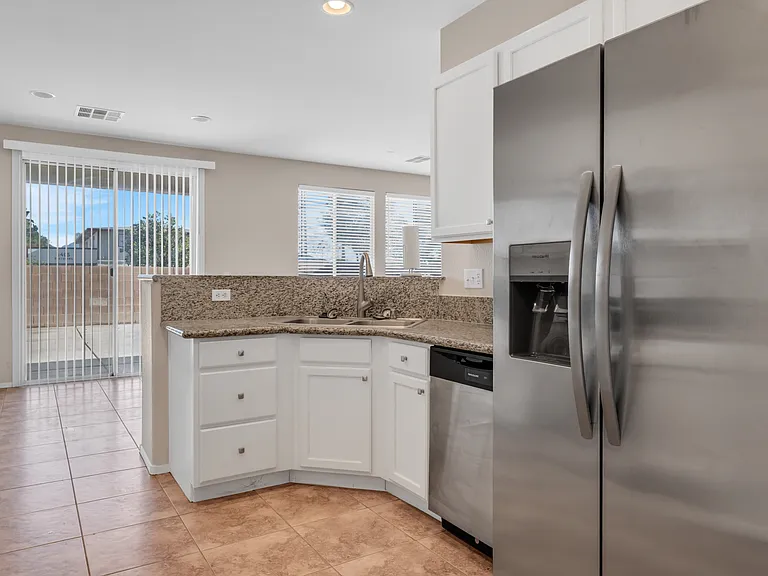 6423 Alderlyn Ave — Photo 4