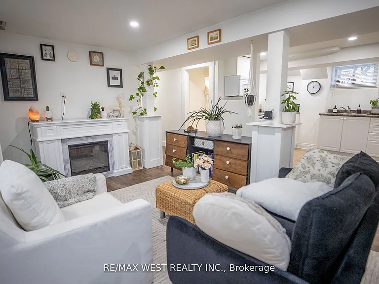 93 Peel St #2 — Photo 4