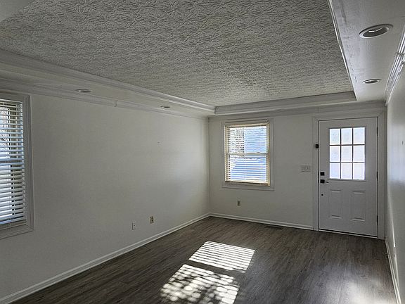 4th image of 3856 Longton Dr