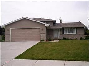 1st image of 924 W 66th Ct
