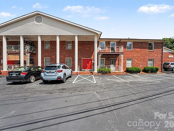 3rd image of 112 Briarcliff Dr