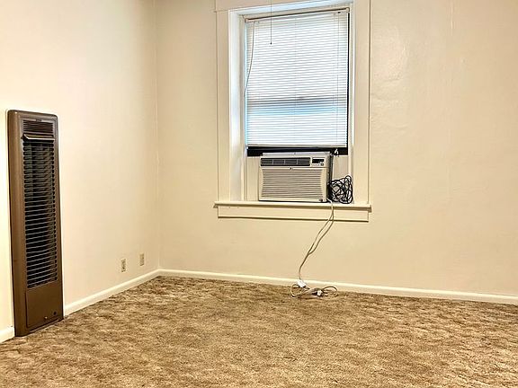 5th image of 111 1/2 W 7th St APT 2