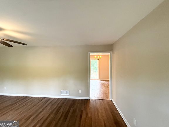 2nd image of 2192 Kilarney Rd