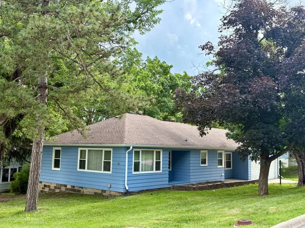 604 S Vine St, Maryville, MO 64468