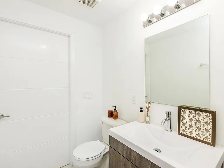 Miami lifestyle at a rate you can afford! — Photo 9