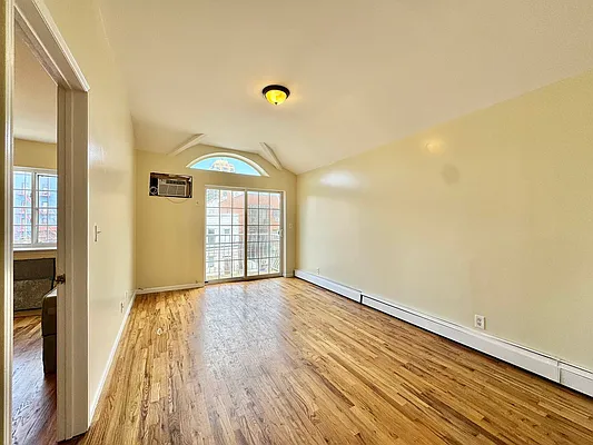 Rented by Astoria Realty | media 11