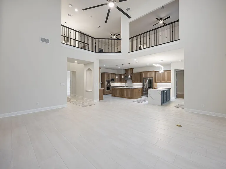 918 Sydney Ln — Photo 11