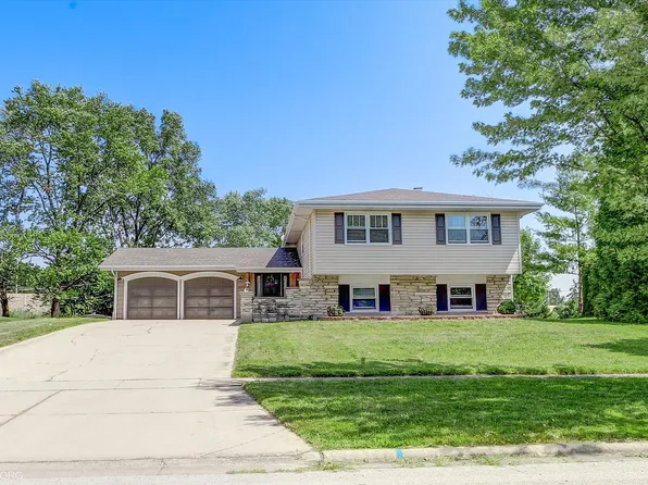 2079 E Parkview Cir, Hoffman Estates, IL 60169