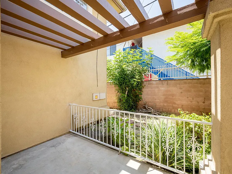 1011 Thompson Ave #C — Photo 18