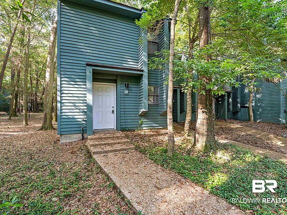 2nd image of 20 Summer Oaks Dr