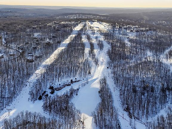 3rd image of 230 Eagle Rock Rd