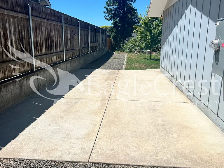 1110 S College Ave — Photo 3