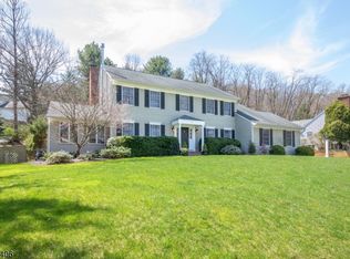 4 Knights Bridge Dr, Randolph, NJ 07869