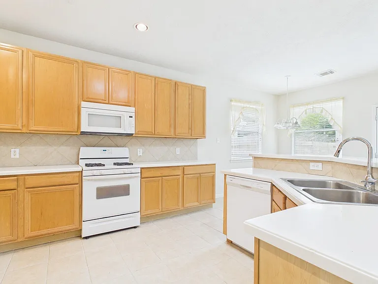 4702 Rolling View Ct — Photo 8