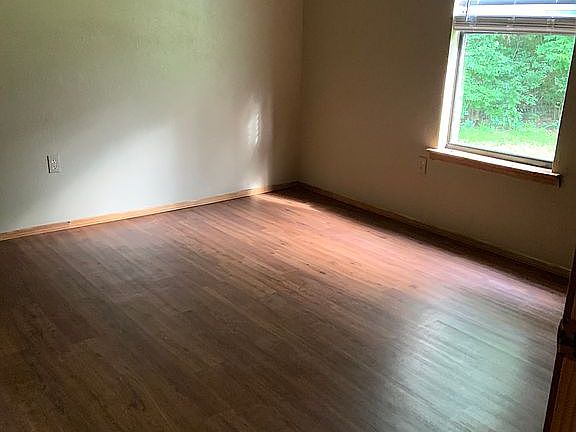 2nd image of 913 W Wilson St