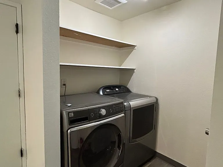 1308 N Alder St — Photo 8