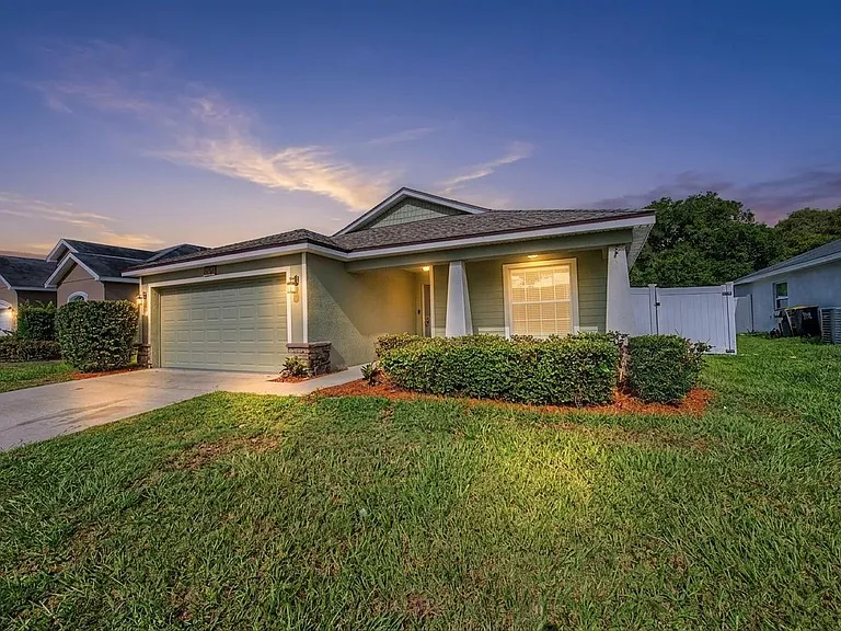 7918 Chestnut View Dr — Photo 1