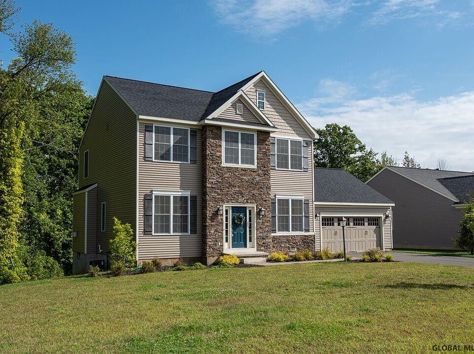 1st image of 11 Chester Dr