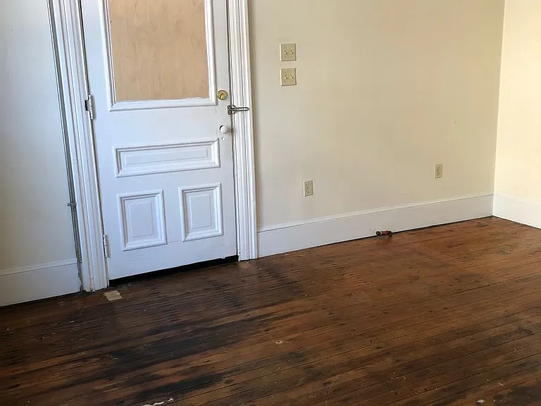 404 Locust Street — Photo 4