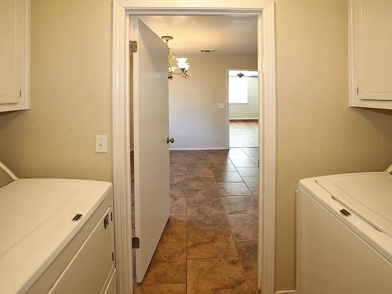 2905 Salem Dr — Photo 24